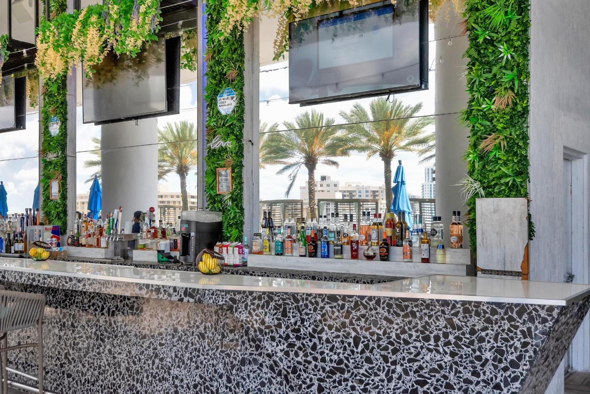 203-1Br/1Ba At The Beach Gem! Lux Amenities! Hollywood Exterior photo